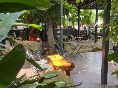 Góc chill cafe sáng tại Sala Garden