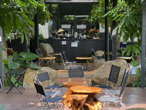 Góc chill cafe sáng tại Sala Garden