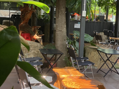 Góc chill cafe sáng tại Sala Garden