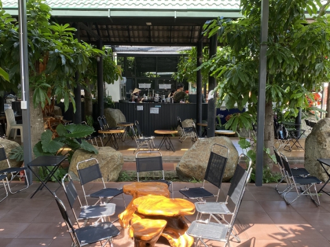 Góc chill cafe sáng tại Sala Garden