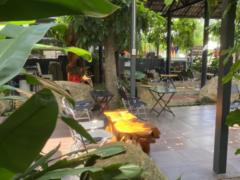 Góc chill cafe sáng tại Sala Garden